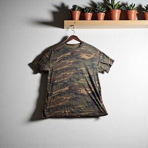 Women's Camouflage Short Sleeve Tee Size large